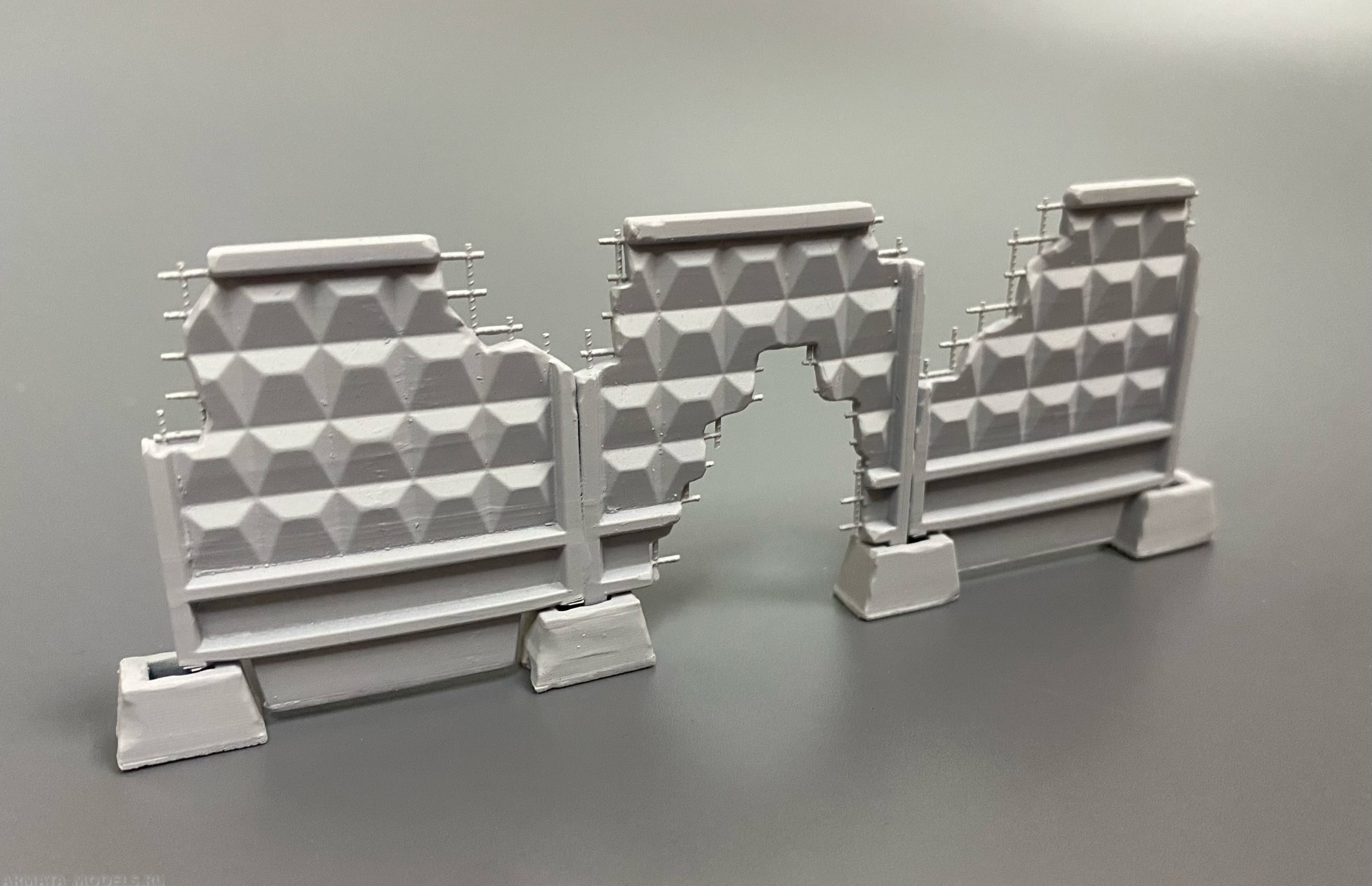 AM72295 Бетонный забор сломанный (3 секции, 4 стакана)