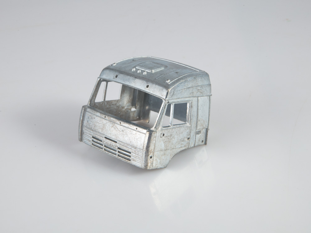 1445AVD Сборная модель КАМАЗ-6460 седельный тягач AVD Models