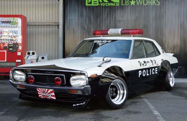 01068 Nissan Skyline LB Ken Mary Works 4Dr Patrol Car Aoshima