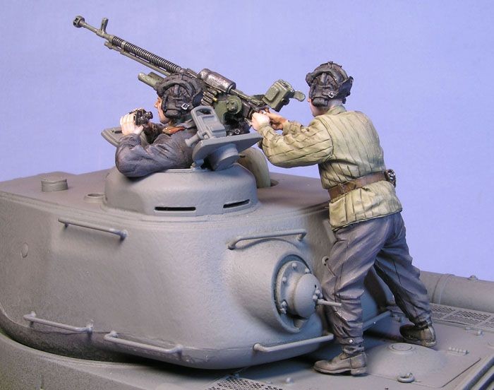 T-35100 Cоветские танкисты Ис-2 в бою (лето 1944 -45 гг) (2 +бюст+ДШКМ) Tank