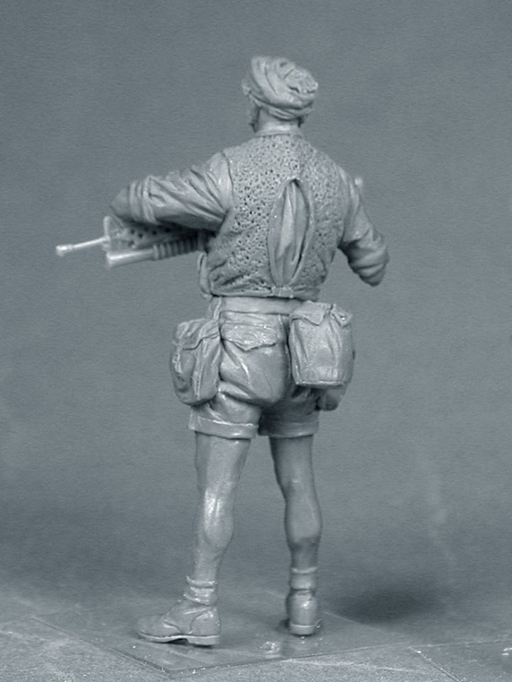 T35186 Бойцы британского САС из экипажа Ленд Ровер Розовая пантера III (2) Tank