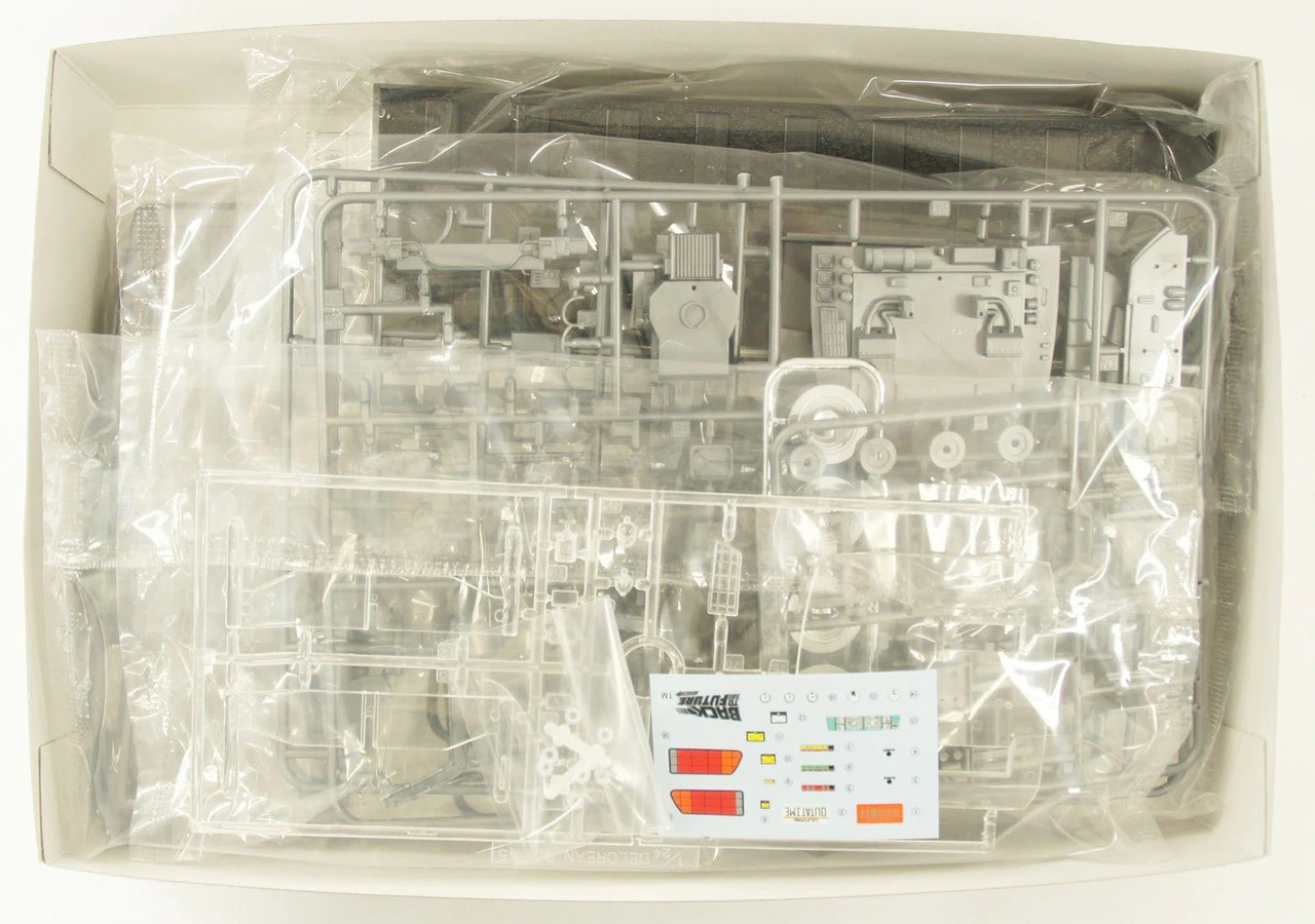 05918 Back To The Future DeLorean from Part III Aoshima