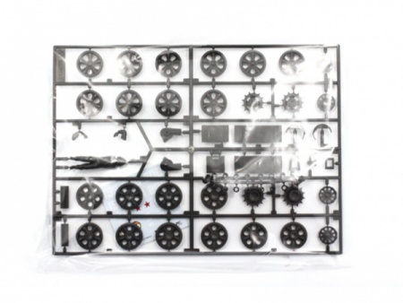 35108 Советский танк Т-62А с фигурой Tamiya