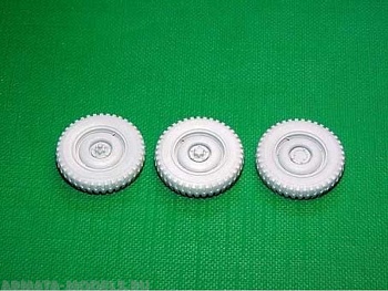 35044 Набор колес для US 4X4 Truck Bantam 4шт плюс запаска  для моделей МиниАрт