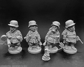 CHM-50.02. Шаржевая миниатюра. WW1: Германская Армия, набор №1 (штурмовики). В комплекте 4 фигуры. 50 мм. Материал - смола.